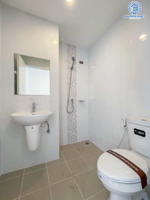 ******ทาวน์เฮ้าส์มือสองย่านนนทบุรี ม.ชวนชื่นทาวน์ กาญจนาฯ-บางใหญ่ เนื้อที่กว้างขวางถึง 21.4 ตร.ว. ฟังก์ชันจัดเต็มถึง 4 ห้องนอน 3 ห้องน้ำ 2 ที่จอดรถ บ้านสภาพดี พร้อมอยู่ บนทำเลยอดเยี่ยม ใกล้เซ็นทรัลเวสต์เกต และทางด่วน "ศรีรัช" ในราคาถูกสุด!